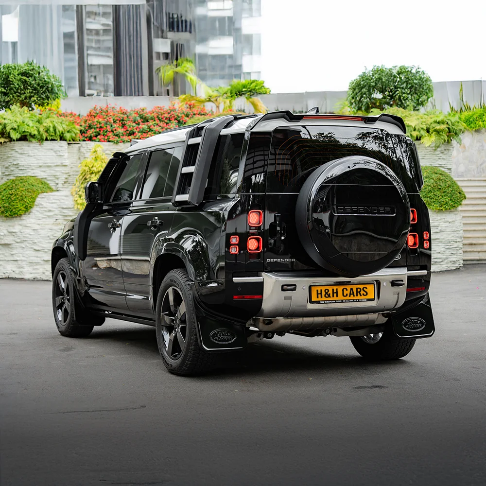 Land Rover Defender (Black)