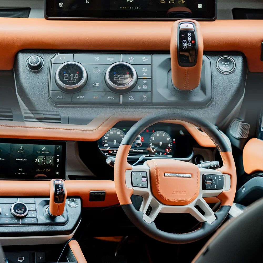 Land Rover Defender (Black)