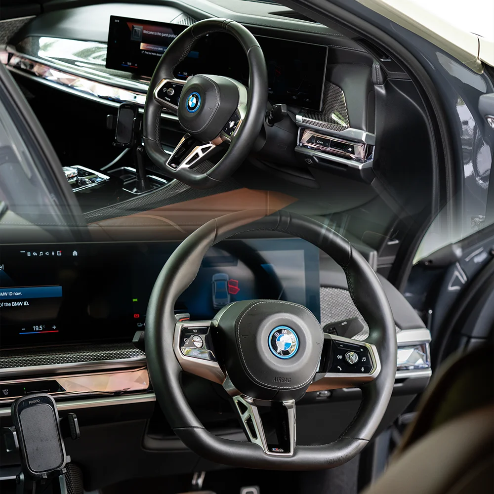 BMW i7 (Black)