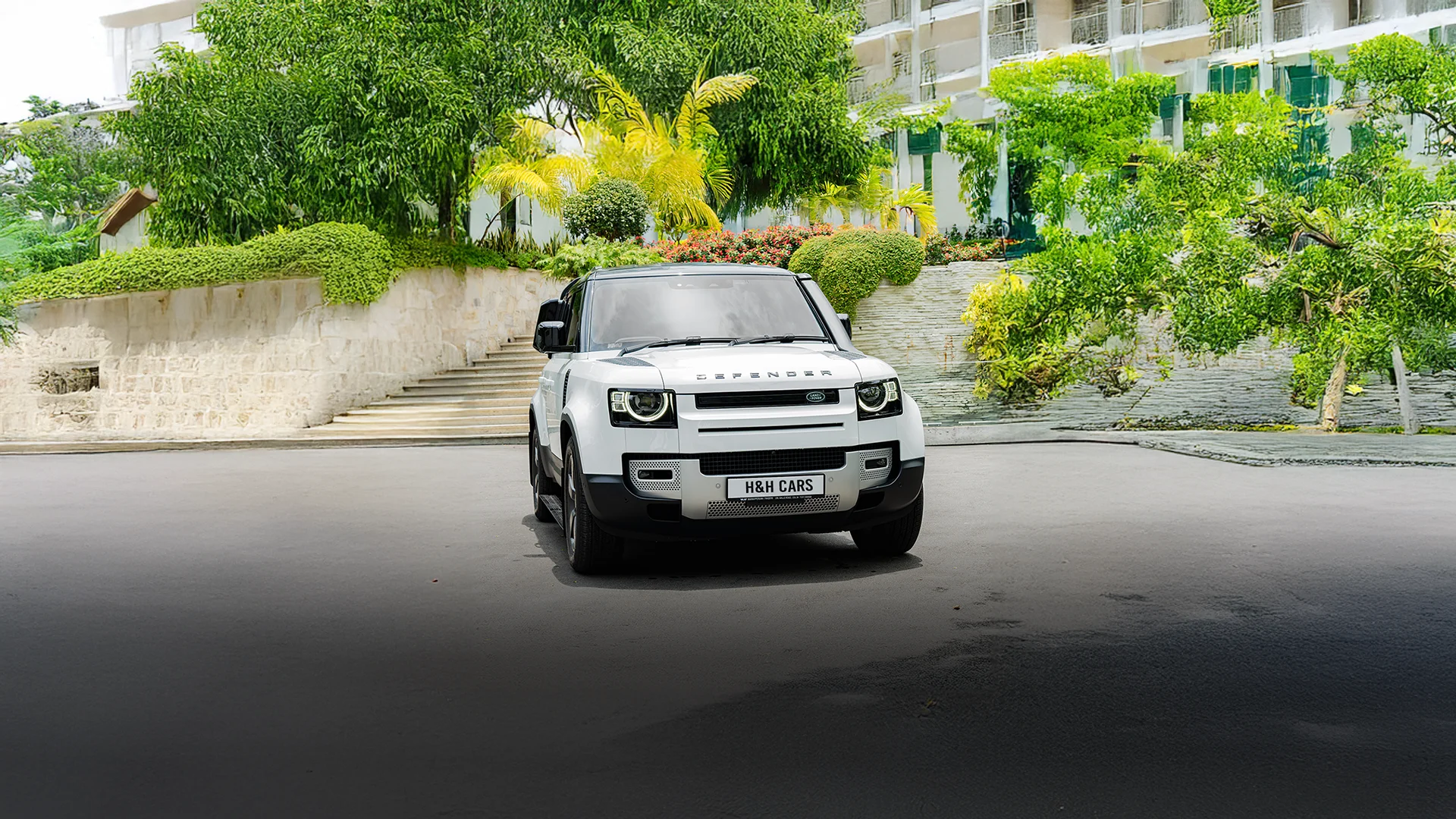 Land Rover Defender (White)