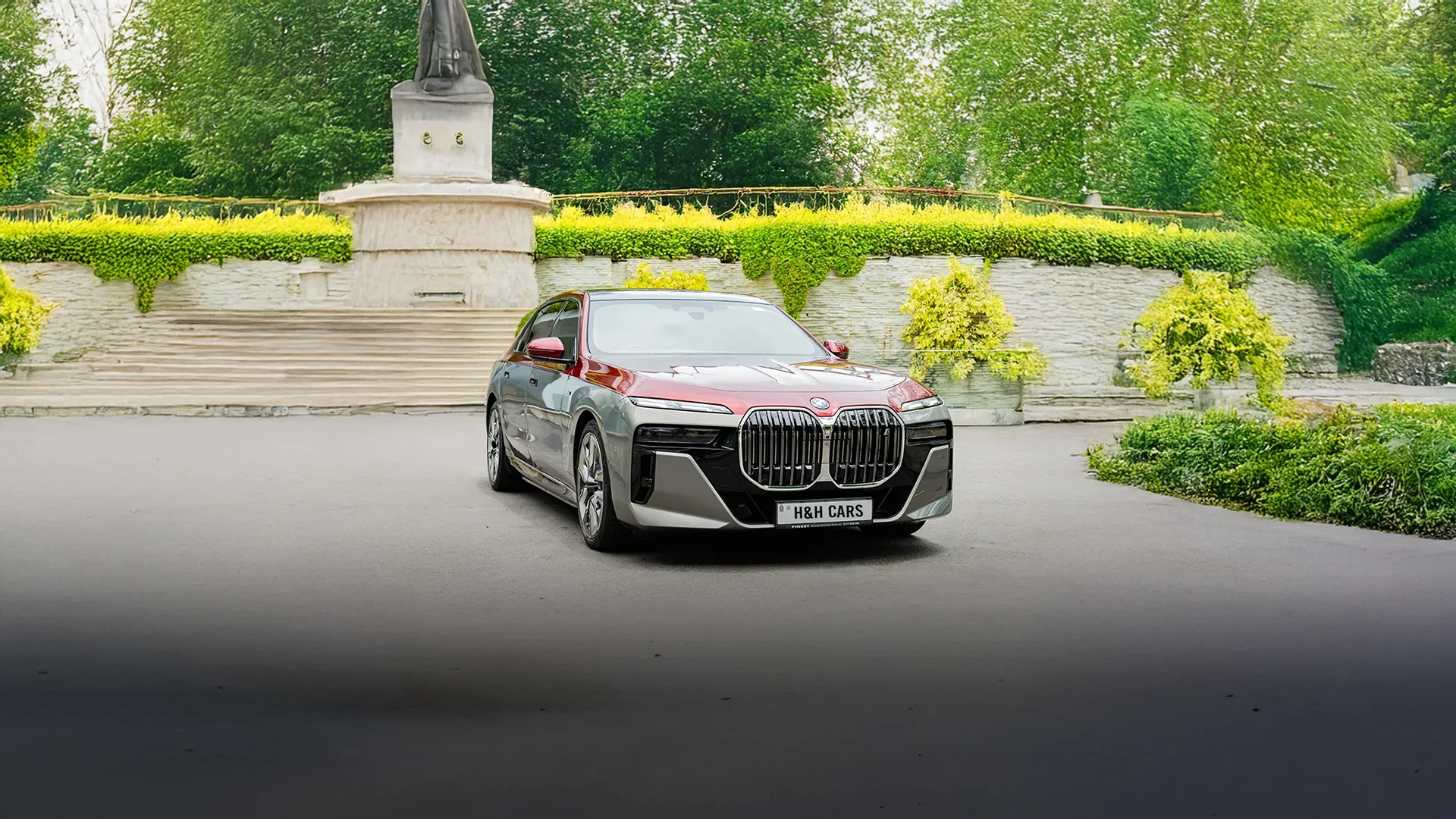 BMW i7 (White)
