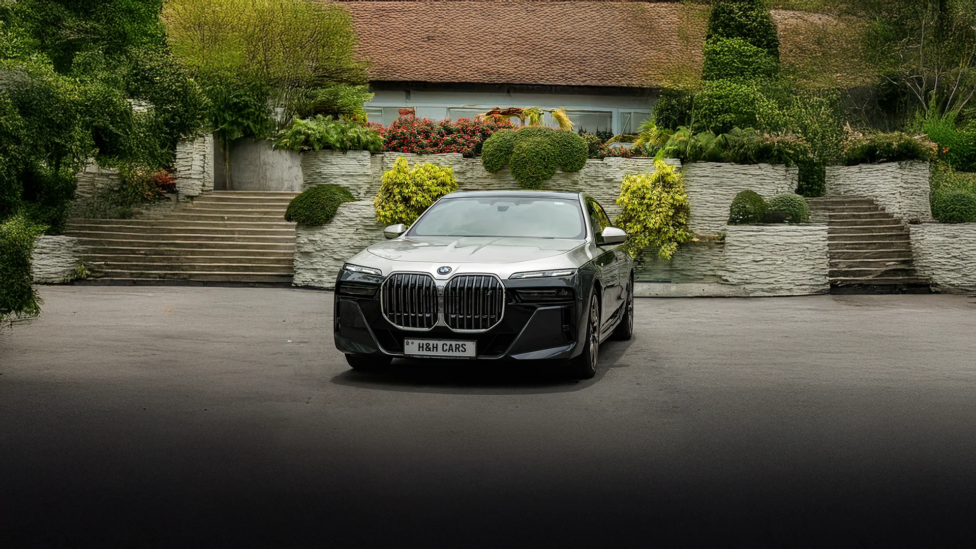 BMW i7 (Black)