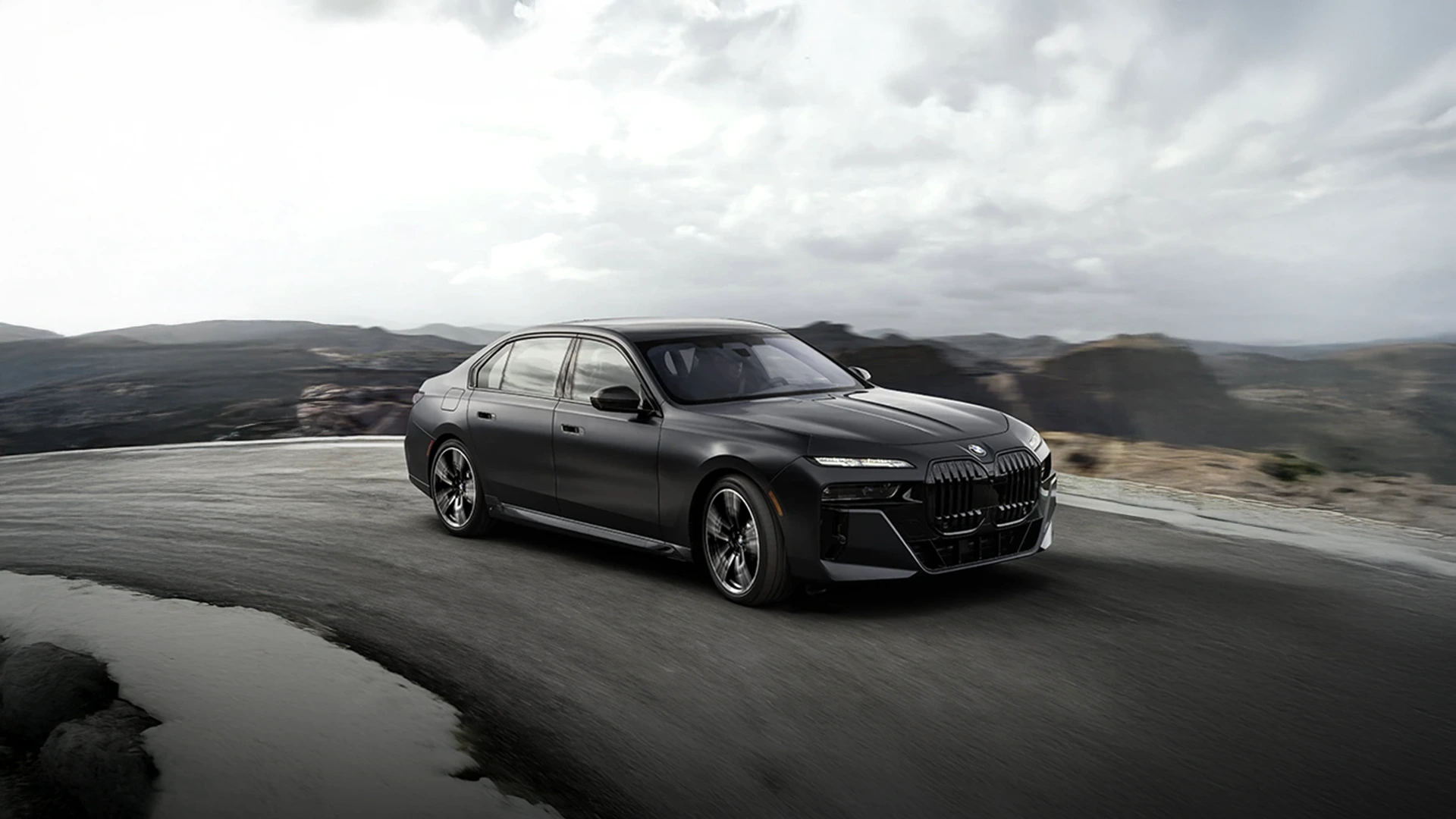 BMW i7 (Black)