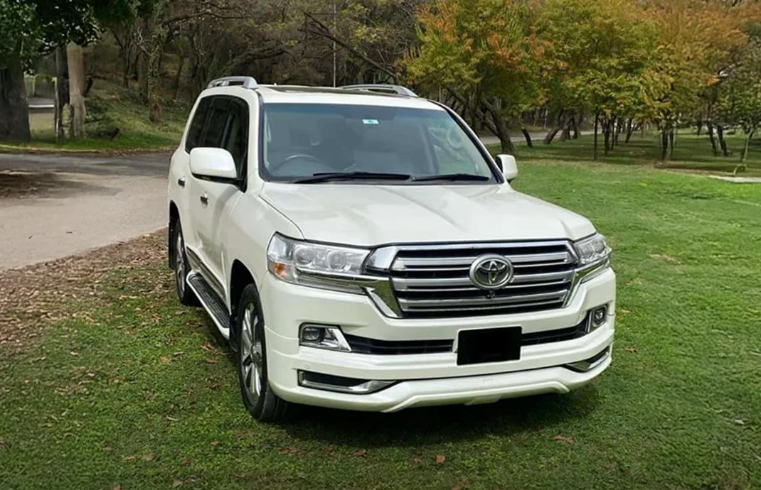 Toyota Land Cruiser V8 Rental in Sri Lanka